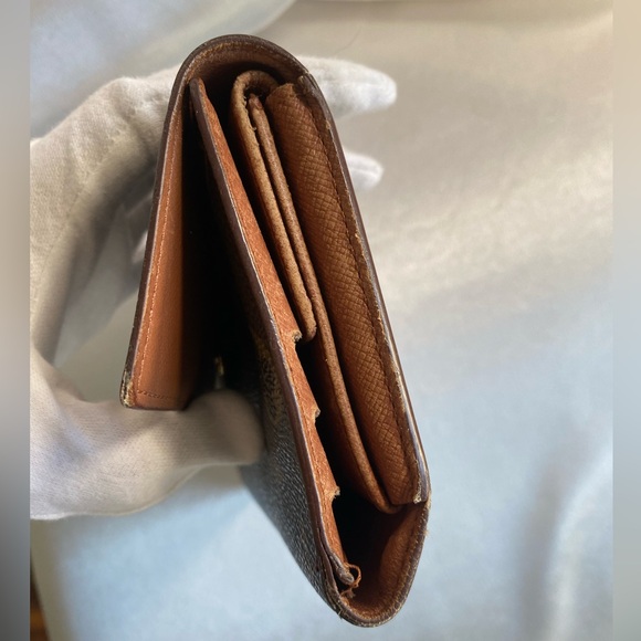 Authentic 💯 LV mono Sarah Trifold Wallet - Picture 7 of 11